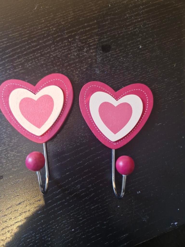 2 wandhaakjes hartjes, Ophalen of Verzenden