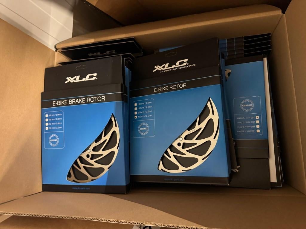 Dozen vol met XLC X138 Remschijf | Ø220mm Centerlock E-Bike, Wiel, Industrieweg 4, Heerenveen, Nieuw, Ophalen of Verzenden