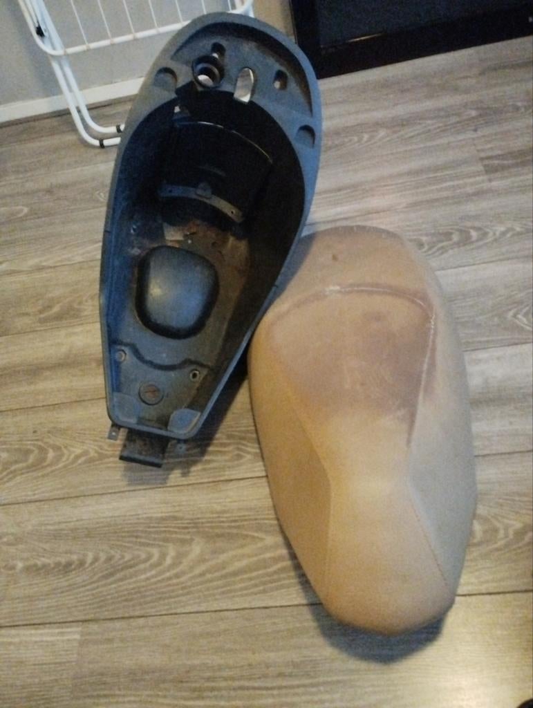 Scooter Zadel en Onderbak - Gebruikt, Ophalen, Gebruikt, Zadel, Overige merken