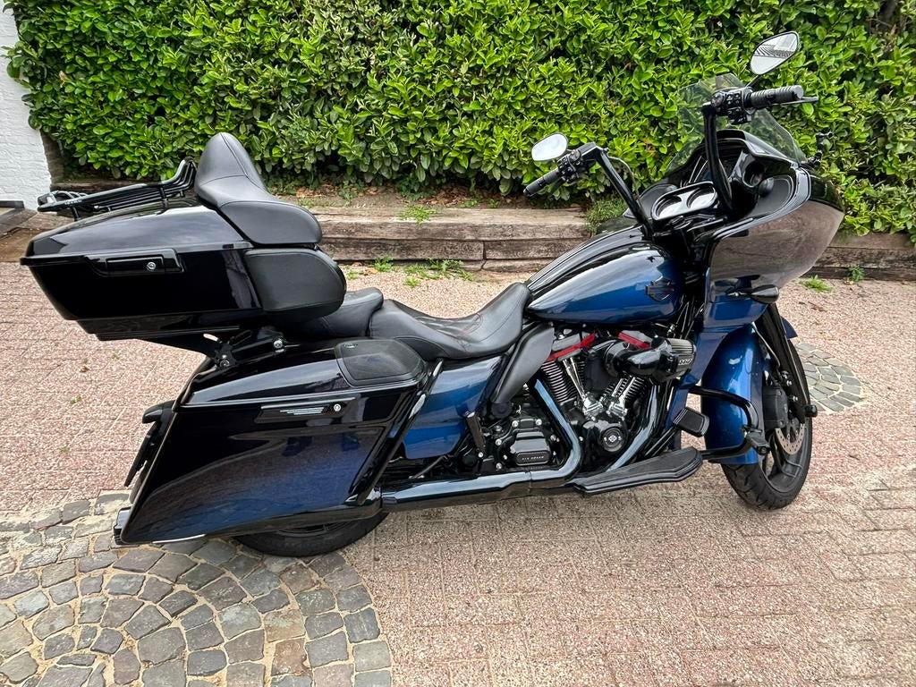 Foto 2 van Harley Davidson Roadglide CVO Mako shark fade