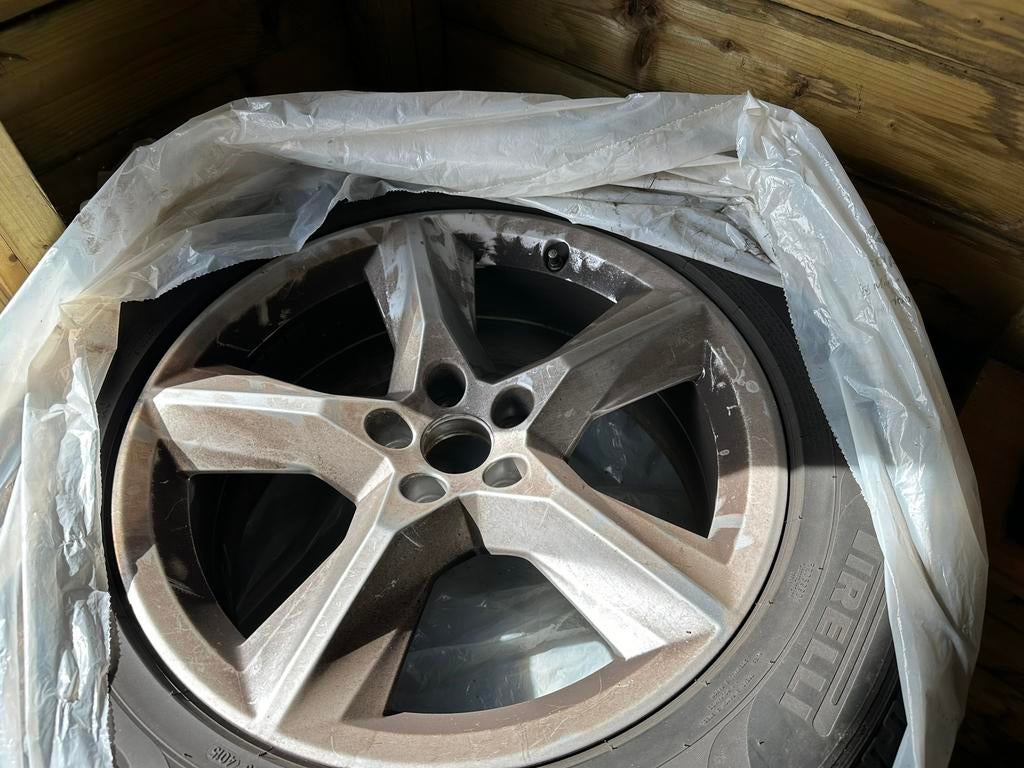 19 inch Pirelli scorpion winterbanden 255/55/R19 Audi Q7 4M, Auto-onderdelen, Banden en Velgen, Gebruikt, 255 mm, Banden en Velgen