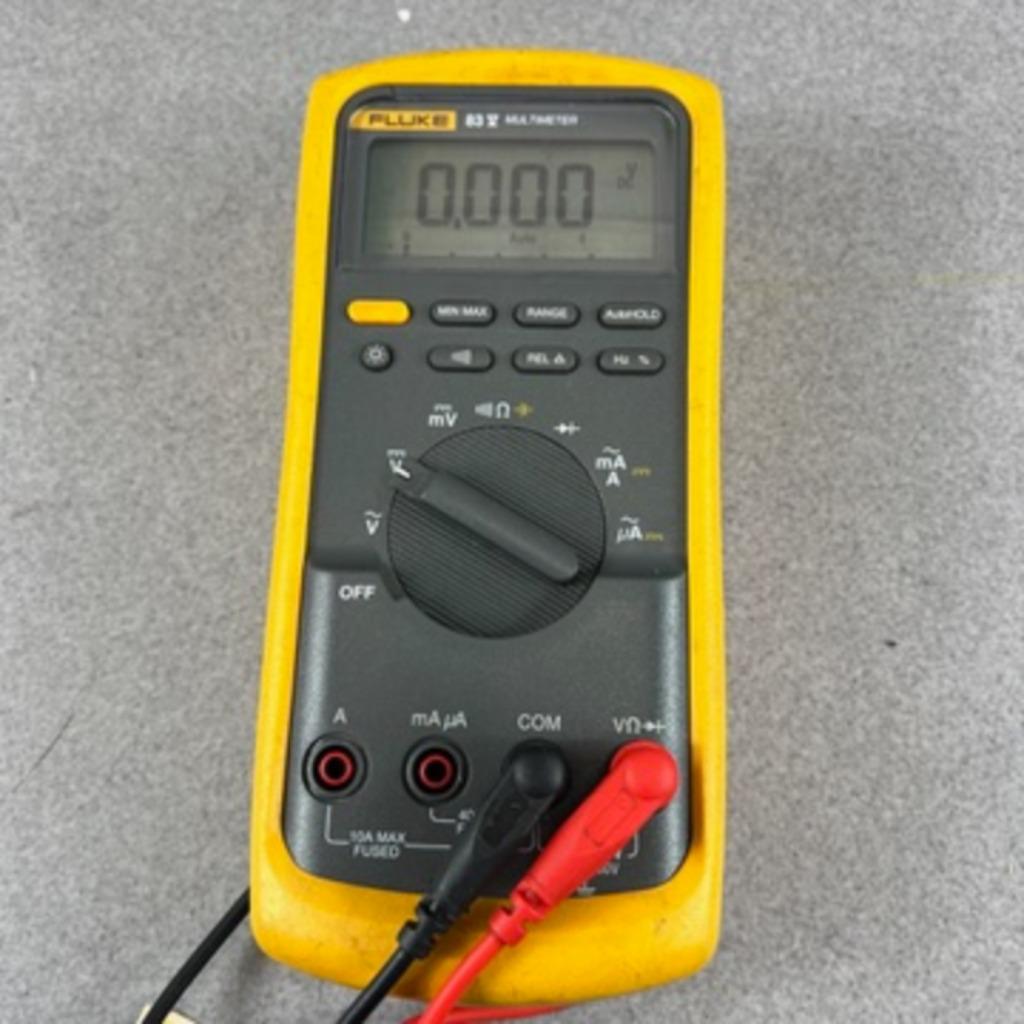Fluke 83V Multimeter digitaal CAT III |+ meetkabels | 381415, Ophalen of Verzenden, Gebruikt, Overige meters