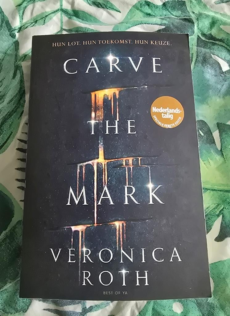 Veronica Roth: Carve the Mark speciale 1e editie, Nederlands, Ophalen of Verzenden, Gelezen