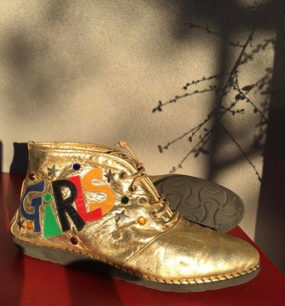 Prachtige Vintage Italiaanse Gouden Leren Damesschoenen, Schoenen met lage hakken, Overige kleuren, Ophalen of Verzenden, Gedragen