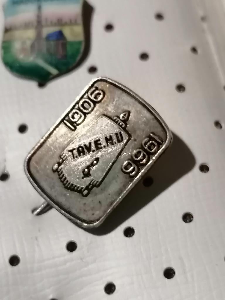 SPELD    TAV E NU   MUZIEK   1906/1966, Verzamelen, Speldjes, Pins en Buttons, Ophalen of Verzenden, Gebruikt, Overige onderwerpen