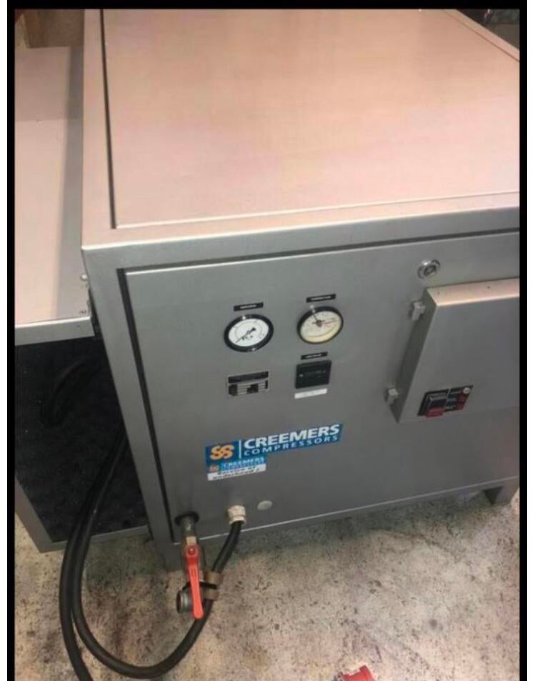 Compressor / schroefcompressor/goed/en goedkoop/factuur, Doe-het-zelf en Verbouw, Compressors, Ophalen, Gebruikt, 400 tot 800 liter/min