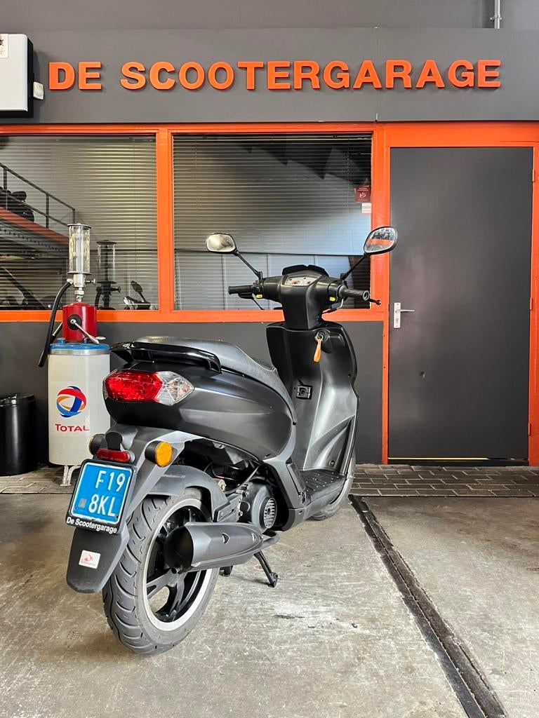 Peugeot kisbee snor 25km 2013, Fietsen en Brommers, Scooters | Peugeot, Gebruikt, Overige modellen, 49 cc, Benzine