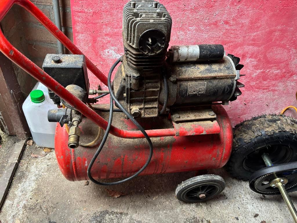 compressor - Mobiel, Ophalen, Gebruikt, Minder dan 200 liter/min, Minder dan 6 bar