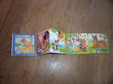 Disney Bambi kartonnen uitklapboekje en de kleine Hiawatha, Ophalen of Verzenden, Overige figuren, Gebruikt, Beeldje of Figuurtje