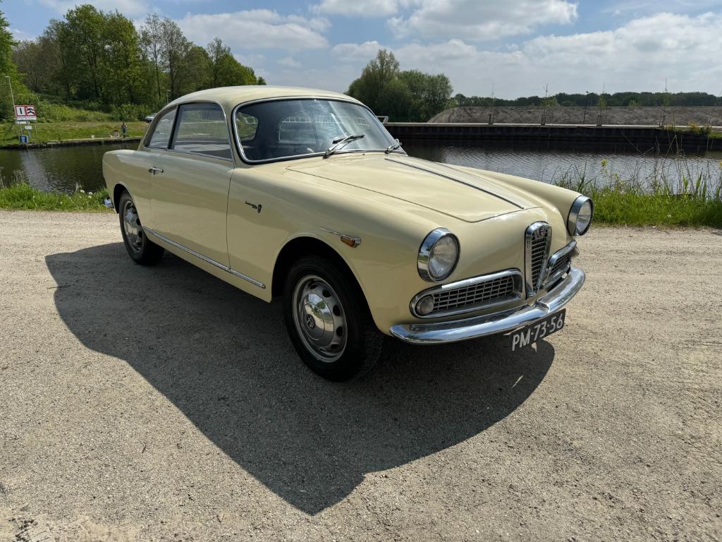 Alfa Romeo Giulietta 1300 Sprint 1964 Geel, Auto's, Oldtimers, Particulier, Alfa Romeo, Benzine, Coupé, Handgeschakeld, Beige