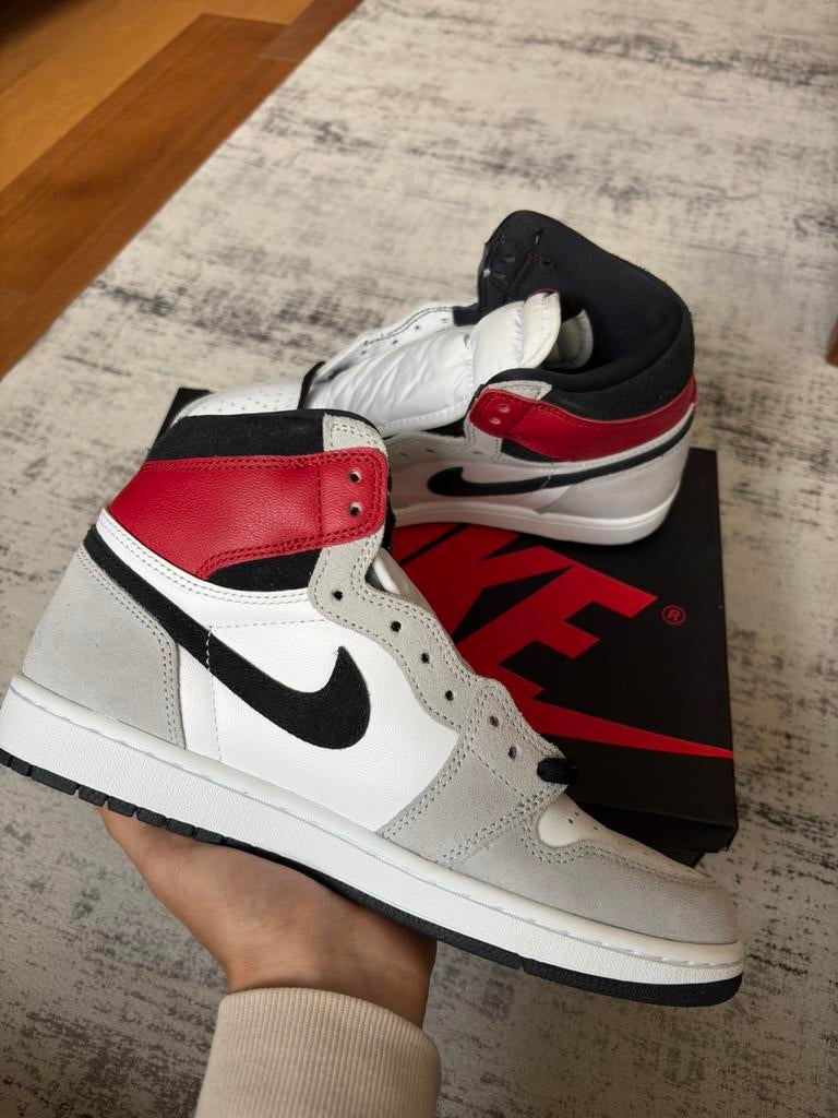 Jordan 1 High Light Smoke Grey - 41, Kleding | Heren, Schoenen, Overige kleuren, Ophalen of Verzenden, Sneakers of Gympen, Zo goed als nieuw