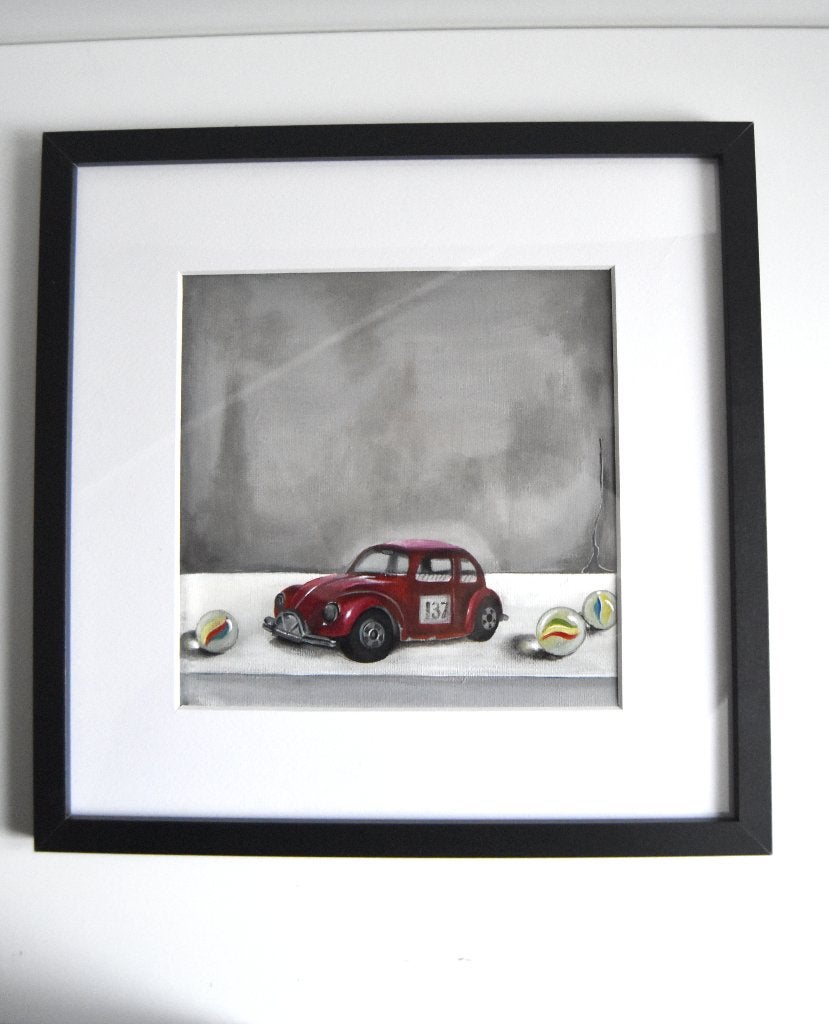 Rode Matchbox VW Kever, geschilderd op doek in zwarte lijst, Ophalen of Verzenden, Gesigneerd, Acrylverf, Overig onderwerp