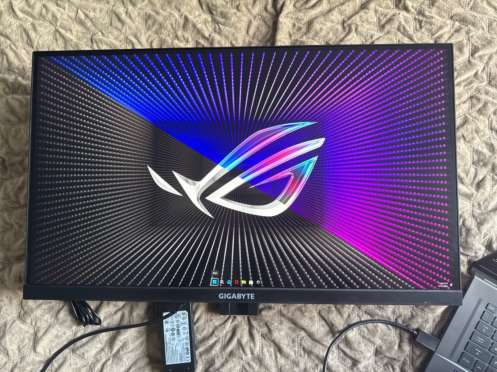 Gigabyte M27Q Gaming Monitor - nieuw, Computers en Software, IPS, In hoogte verstelbaar, Zo goed als nieuw, 1 tot 2 ms