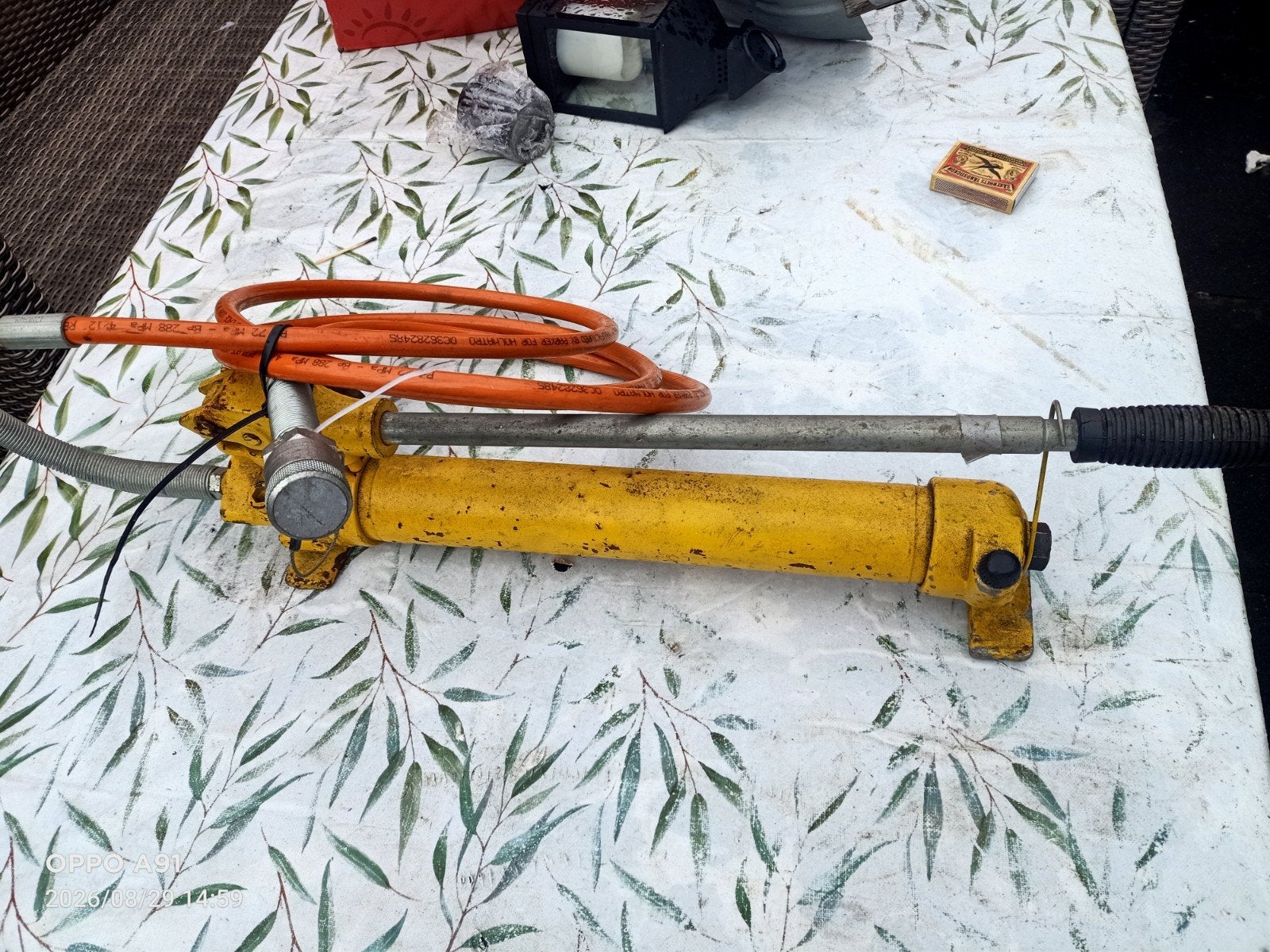 Hydraulische handpomp met slang, Ophalen of Verzenden, Gebruikt, Overige typen, Overige merken