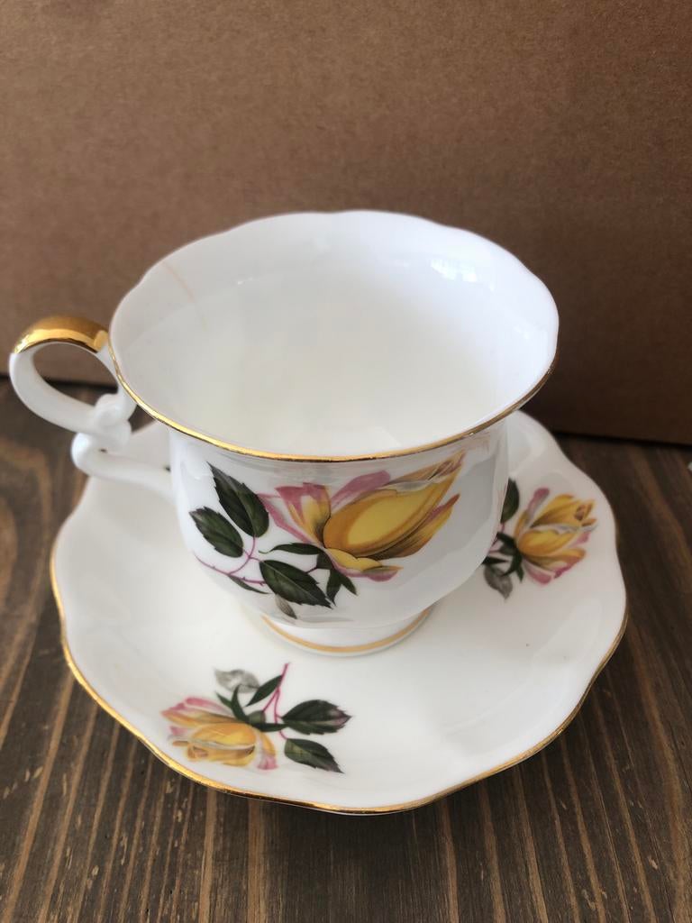 Royal Ascot "Yellow Rose" kop en schotel, Antiek en Kunst, Antiek | Servies los, Ophalen of Verzenden