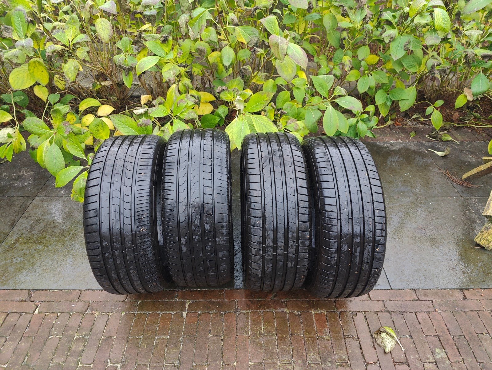 Diverse set zomerbanden: 2 Hankook, 1 Pirelli, 1 Vredestein, Ophalen, Nieuw