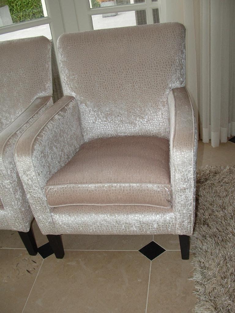 Gorinchem: 2x Belgano fauteuil stoel + 2x poef dierenprint, Ophalen, Zo goed als nieuw, 75 tot 100 cm, 50 tot 75 cm