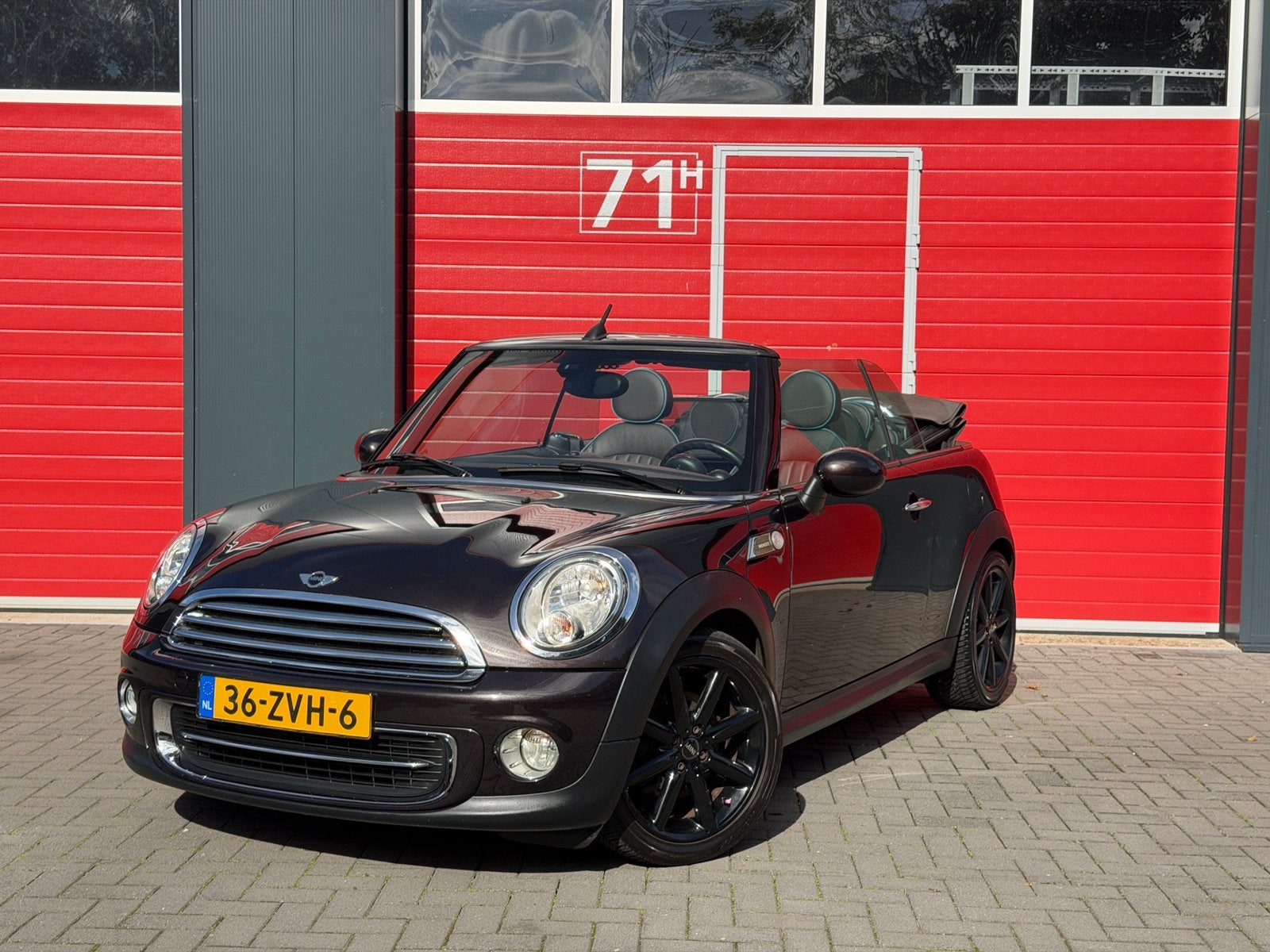 Mini 1.6 Cooper Roadster 2013 Bruin, NAP, Auto's, 4 cilinders, 4 stoelen, Bruin, Handgeschakeld
