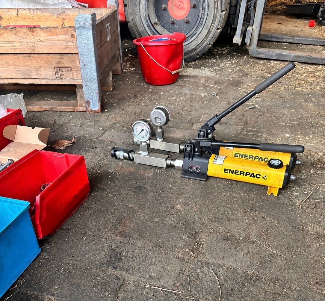 Enerpac P142 Hydraulische Handpomp (2 stuks), Doe-het-zelf en Verbouw, Gereedschap | Overige machines, Ophalen of Verzenden, Gebruikt