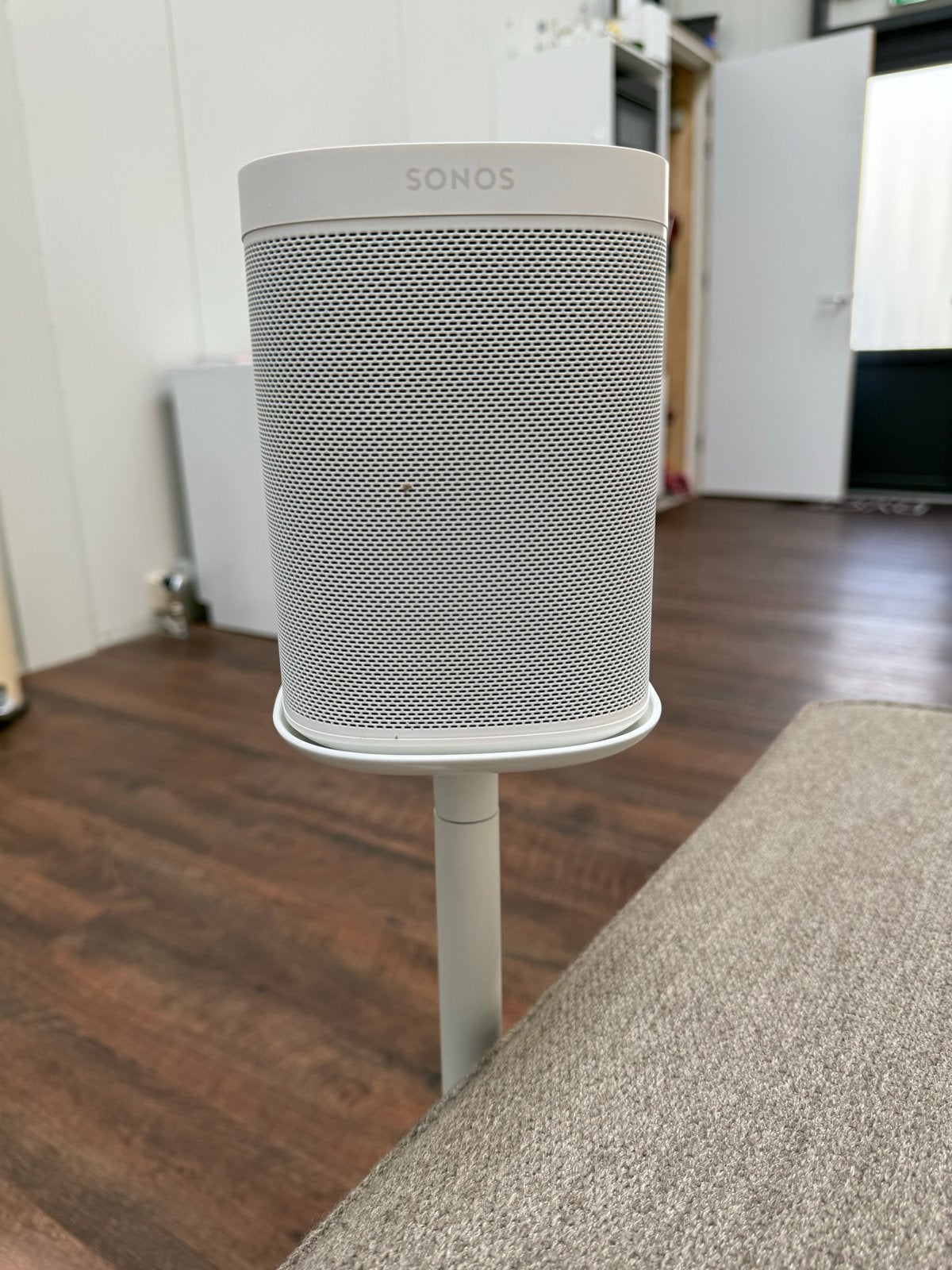 Sonos One (Gen 2) met standaard