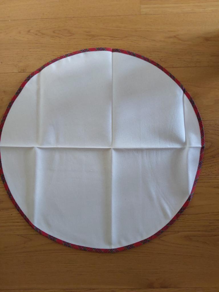 Rond kerstkleed van Rico met bies afgewerkte rand., Ophalen of Verzenden, Patroon