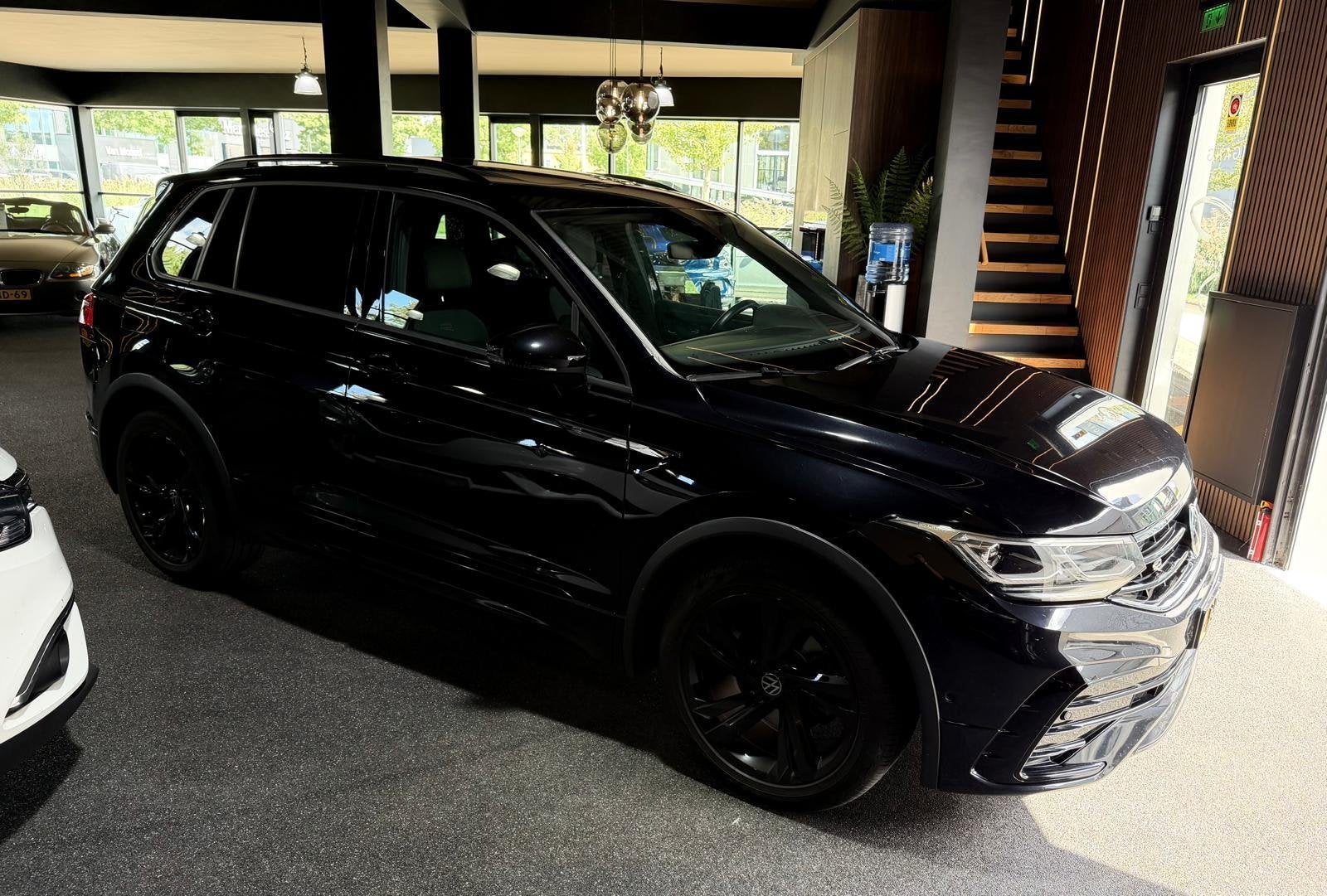 Volkswagen Tiguan 1.5 TSI R-Line Business+ R-Line|Pano|Digit, Auto's, Stof, Euro 6, 4 cilinders, Zwart