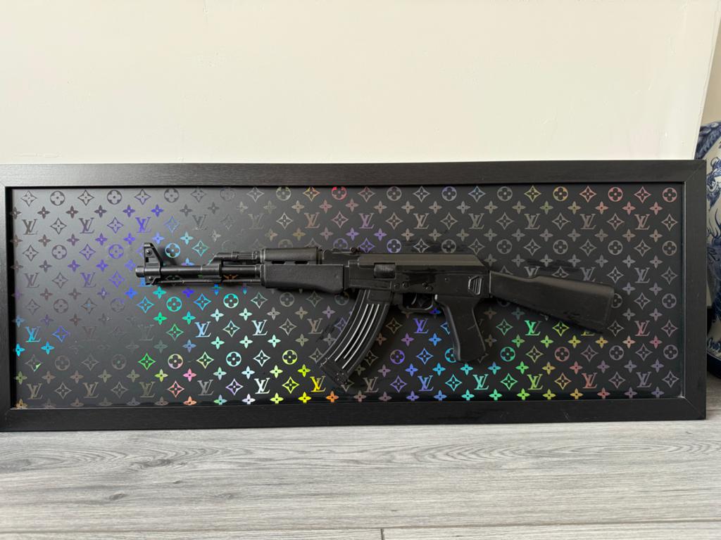 Louis Vuitton AK-47 Kunstwerk - Uniek Schilderij, Ophalen