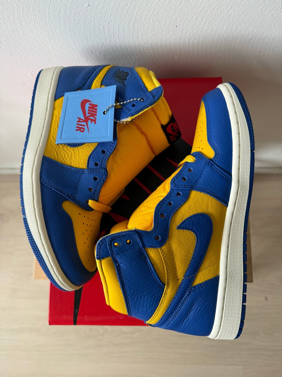 Nieuwe Nike Air Jordan 1 Blue Yellow, Ophalen of Verzenden, Nieuw, Blauw, Sneakers of Gympen