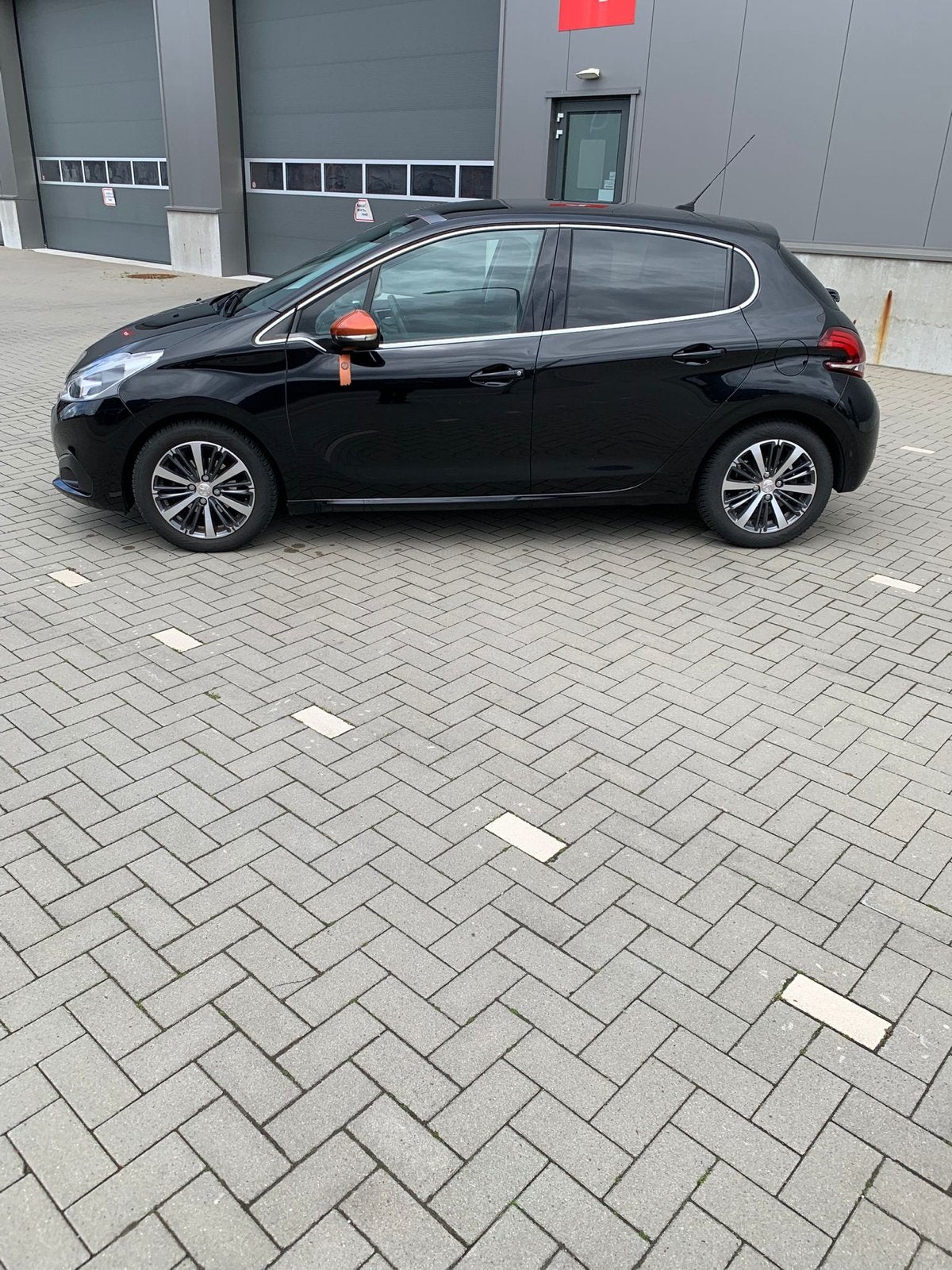 Peugeot 208 NIEUWE RIEM! 1.2 VTI 81KW/110PK 5-D 2016 Zwart, Voorwielaandrijving, 40 €/maand, Origineel Nederlands, Handgeschakeld