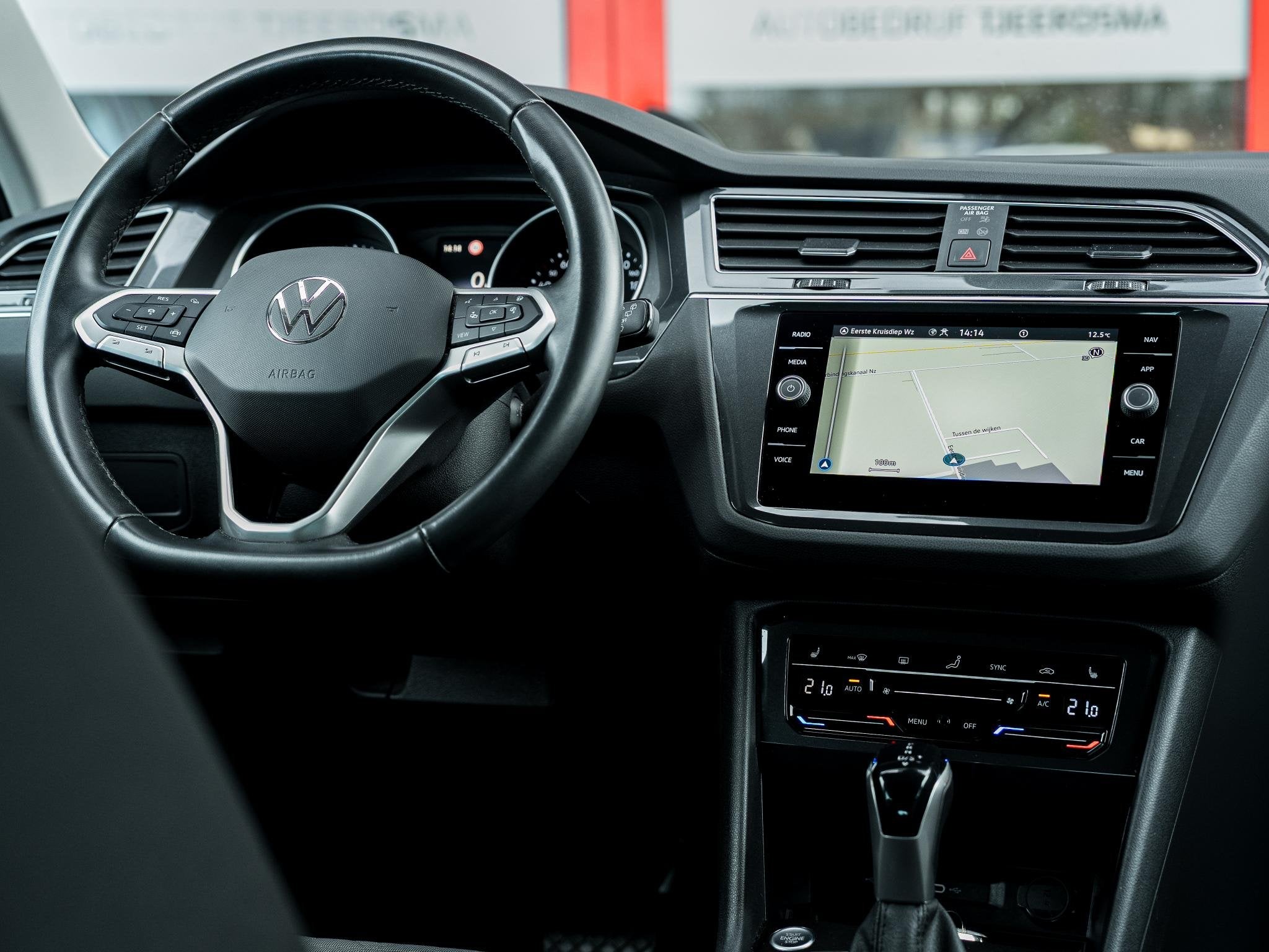 Volkswagen Tiguan 1.5 TSI Elegance | Stoelverwarming | Stuur, Auto's, 12 maanden, Stof, 4 cilinders, Zwart