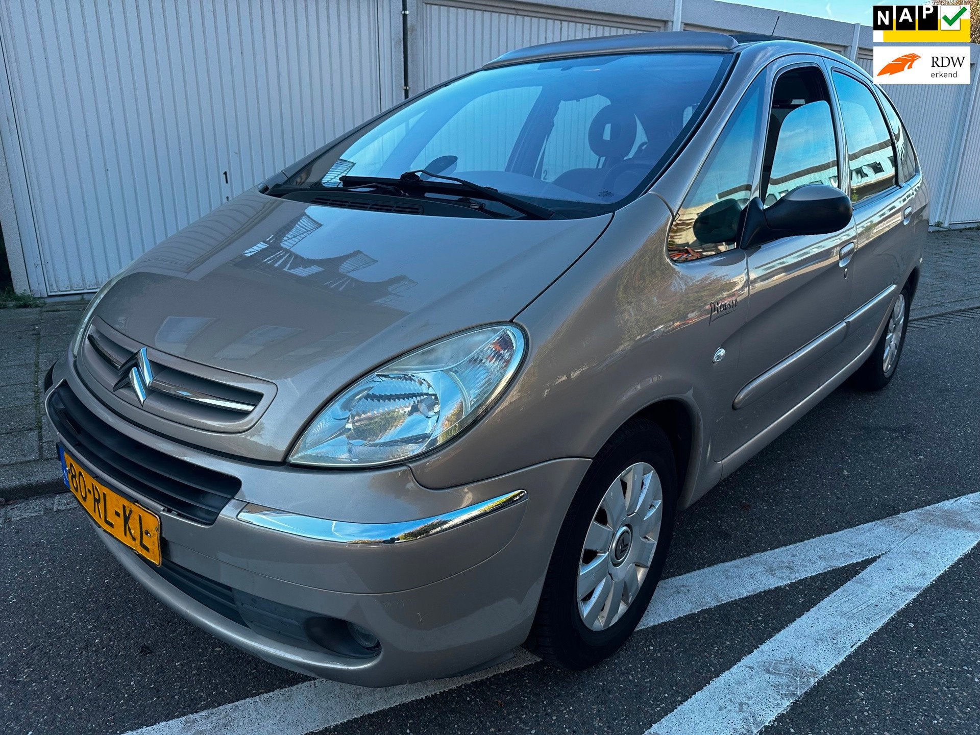 Citroen Xsara Picasso 1.8i-16V Exclusive, 4 cilinders, 1749 cc, 116 pk, Beige