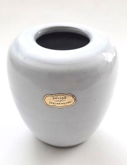 Vintage wit keramisch vaasje – Gebroeders Delfos Zoeterwoude, Ophalen, Wit, Aardewerk of Porselein, Zo goed als nieuw