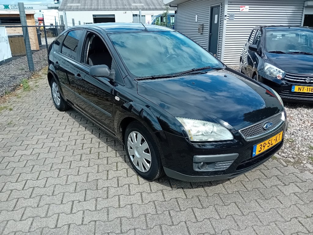 Ford Focus 1.6 74KW 5D 2006 Zwart NIEUWE APK! IJSKOUDE AIRCO, Auto's, 1596 cc, Zwart, 4 cilinders, Sound system