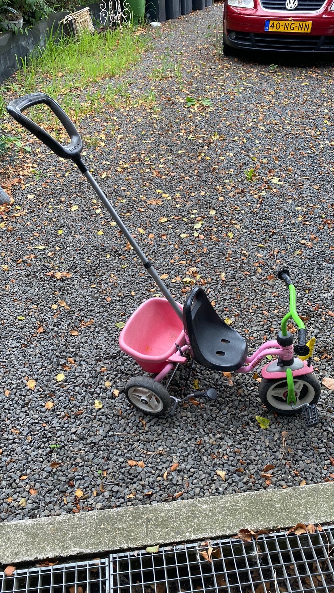 Puky driewieler roze met duwstang en bak, Fietsen en Brommers, Fietsen | Driewielers, Ophalen, Gebruikt, Duwstang