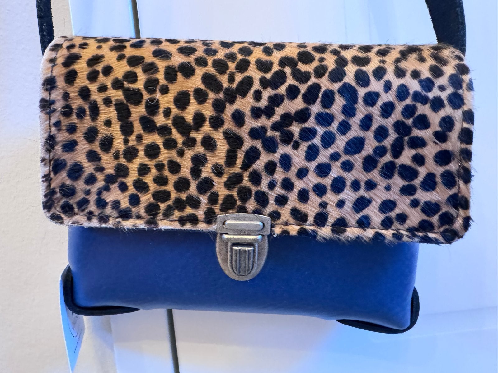 Festival Tasje Leer Koebont - Blauw met Luipaardprint, Ophalen of Verzenden, Nieuw, Blauw, Schoudertasje