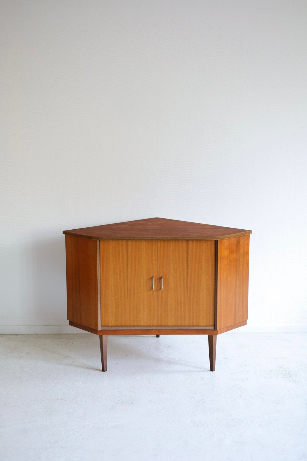 Scandinavische hoekkast vintage jaren 50 60, Huis en Inrichting, Kasten | Overige, Ophalen, Tijdperk, Zo goed als nieuw, L von Bönninghausenstraat 37, 7651AA Tubbergen