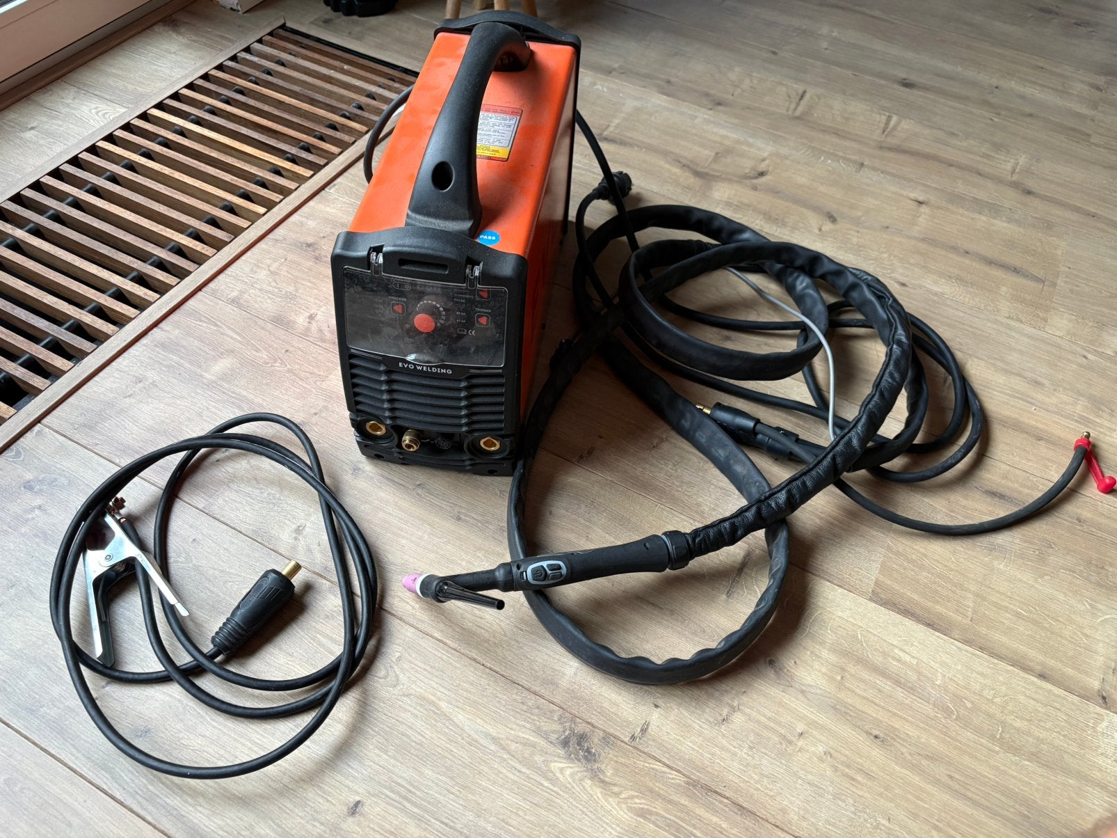 EVO TIG complete set + gasfles TW85 en helm, Ophalen, Zo goed als nieuw, 150 tot 250 ampère, Tig