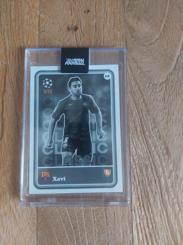 Xavi FC Barcelona 6/10 genummerd Topps Total Football, Ophalen of Verzenden, Zo goed als nieuw, Plaatje