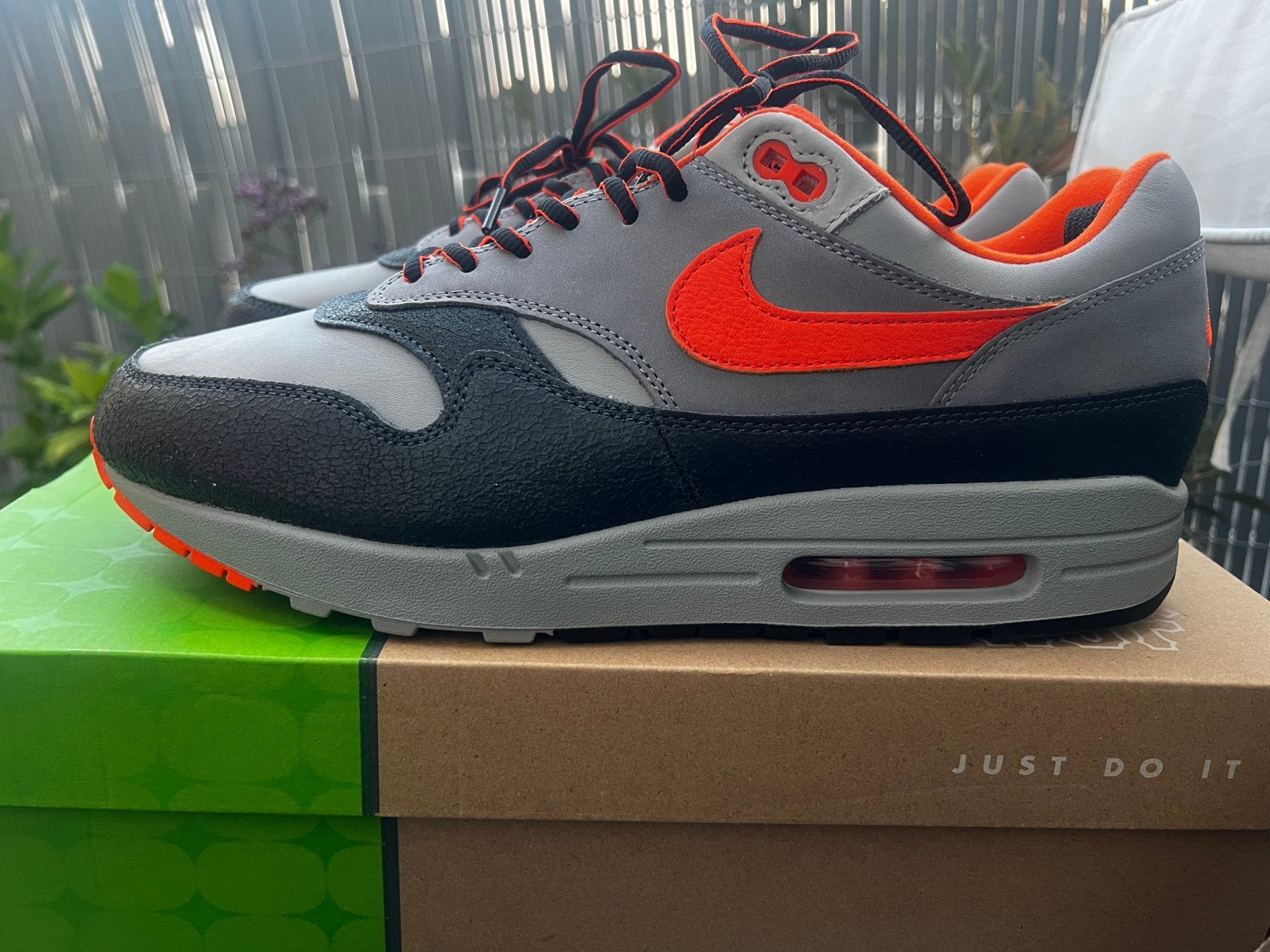 Nike Air Max 1 HUF orange 45, Kleding | Heren, Schoenen, Ophalen of Verzenden, Zo goed als nieuw, Overige kleuren