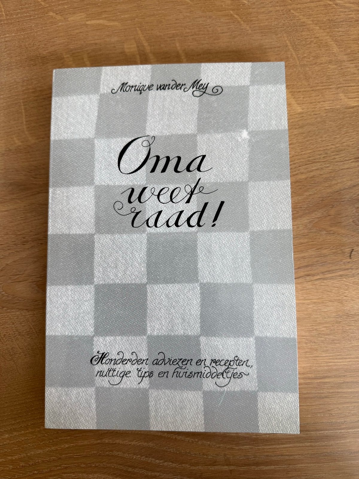 Oma weet raad! Monique van der Mey, Ophalen of Verzenden, Zo goed als nieuw