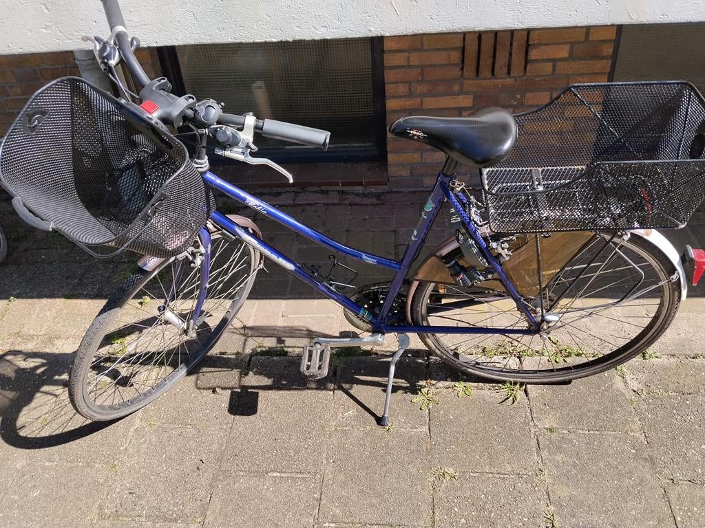 Damesfiets Gazelle met twee mandjes en pomp - In goede staat, Fietsen en Brommers, Fietsen | Dames | Damesfietsen, Gebruikt, Velgrem