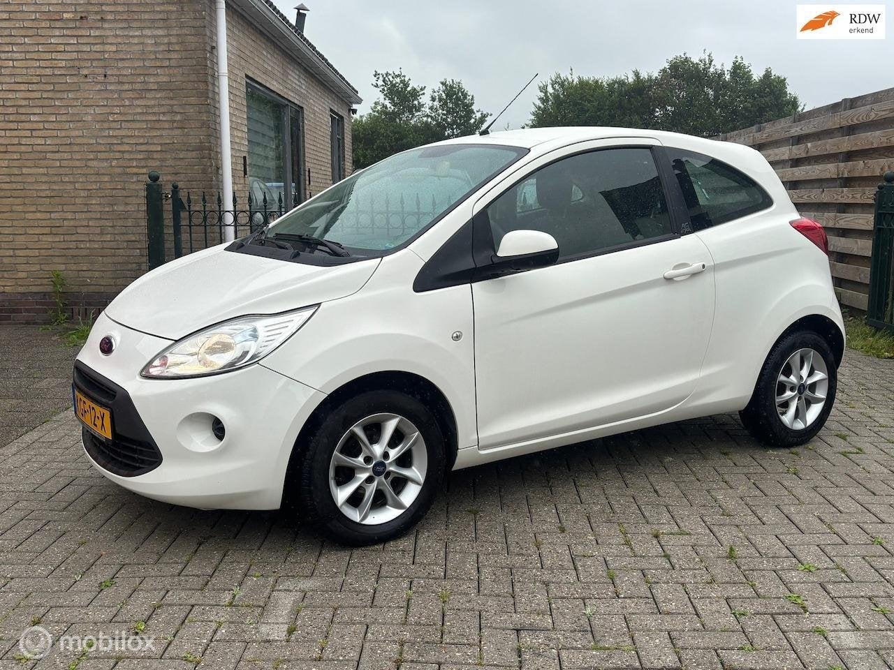 Ford Ka 1.2 Titanium X start/stop | airco || aux | nieuwe ap, Auto's, Voorwielaandrijving, Gebruikt, 4 cilinders, 4 stoelen