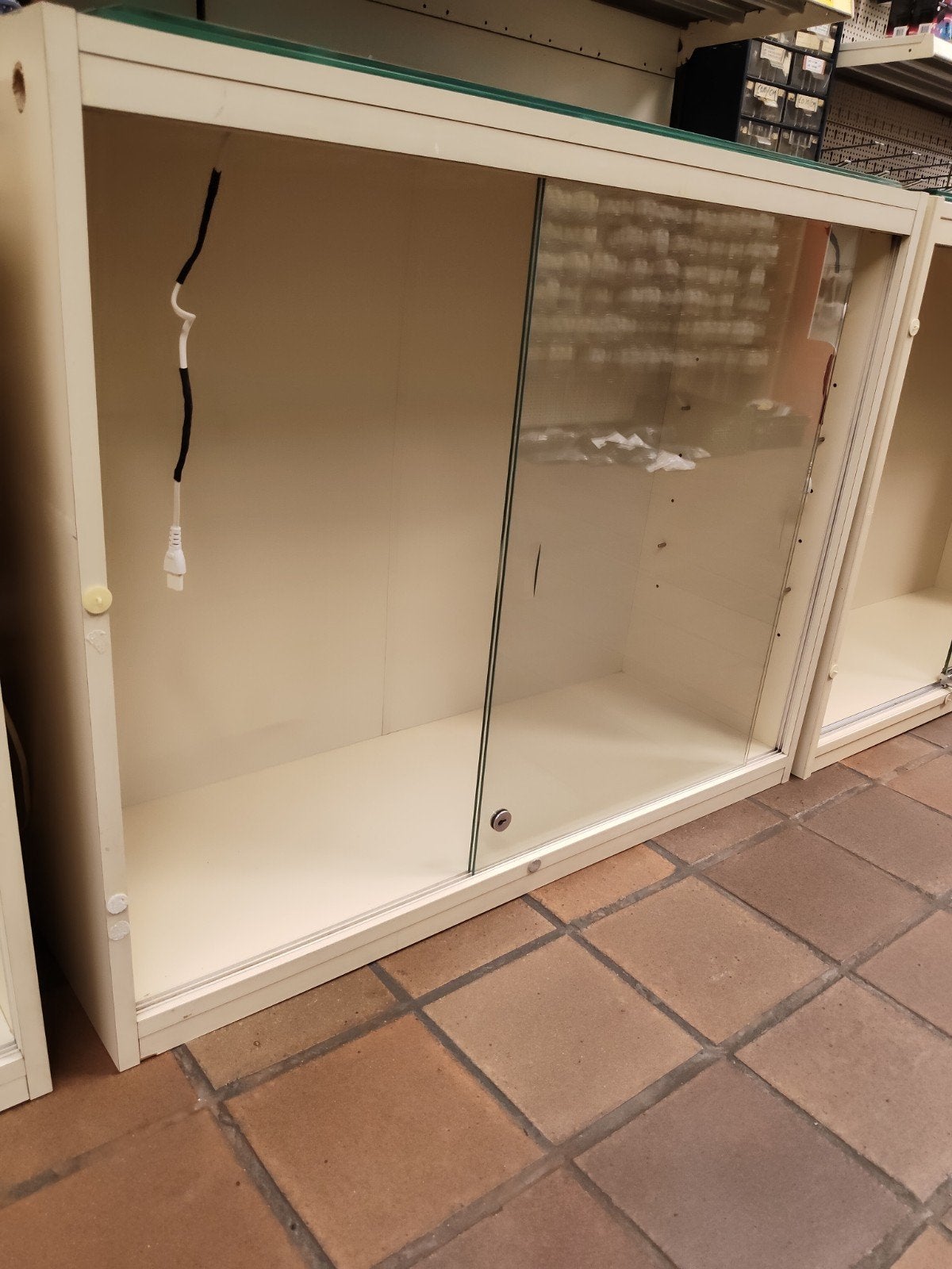 Glazen vitrinekast met schuifdeuren, Ophalen, 100 tot 150 cm, Minder dan 100 cm, Modern