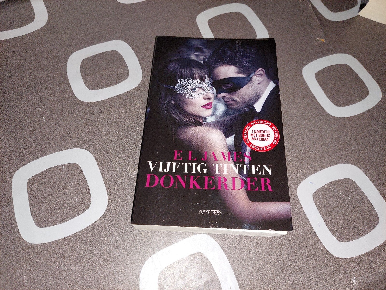 Vijftig Tinten. Donkerder. Boek. Met Foto's., Boeken, Ophalen of Verzenden, Zo goed als nieuw, E.L. James, Nederland