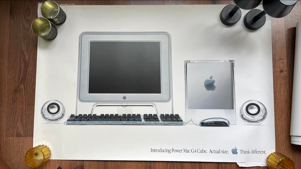 Apple Power Mac G4 Cube Poster Designed by Apple, Gebruikt, Deurposter of groter, Rechthoekig Liggend, Ophalen of Verzenden