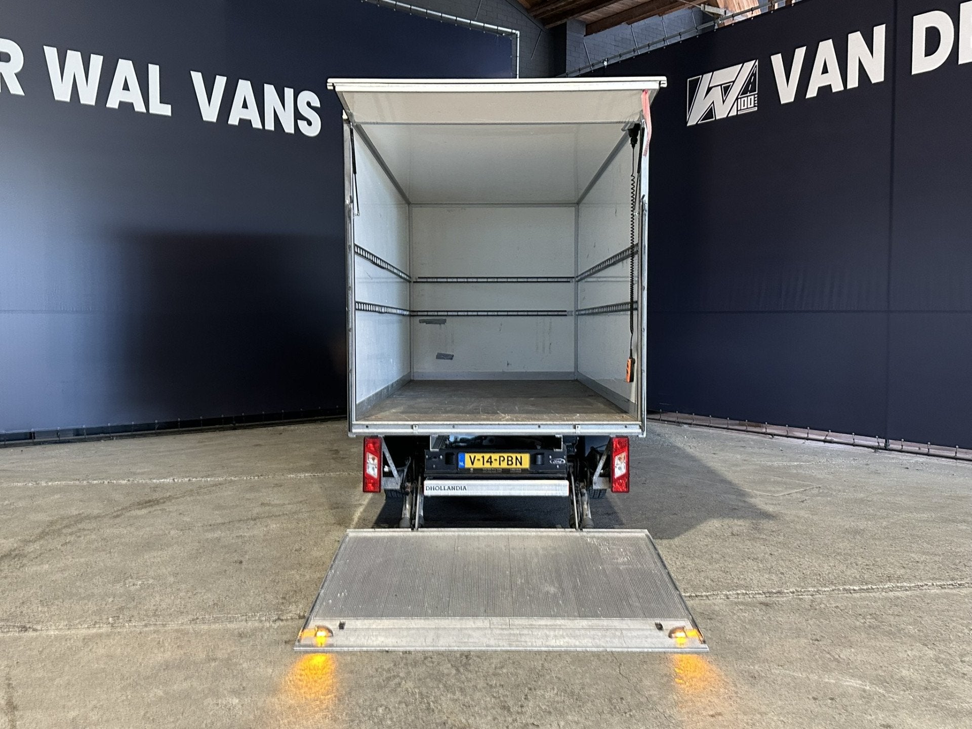 Ford Transit 2.0 TDCI 131pk Bakwagen Laadklep Euro6 Airco |, Voorwielaandrijving, Stof, 4 cilinders, Bluetooth
