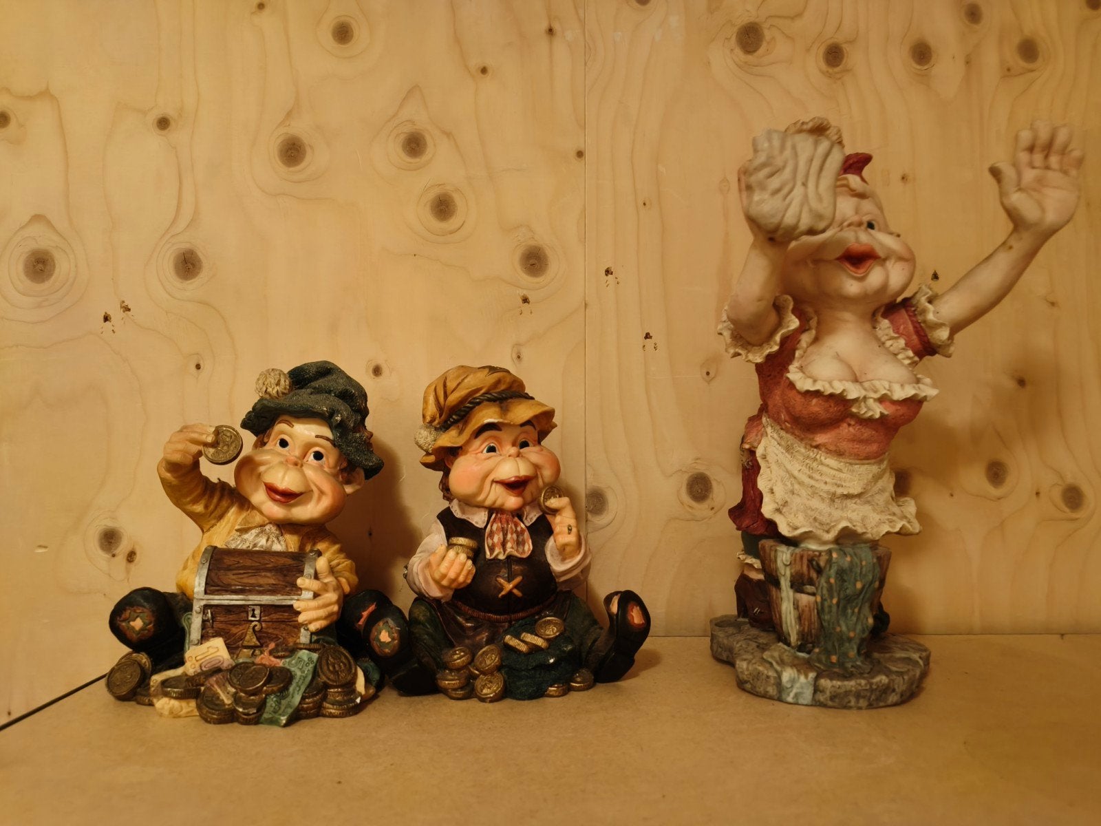 Laaf Beeldjes: Schatkist en Wasvrouw - The Laaf Collection, Ophalen