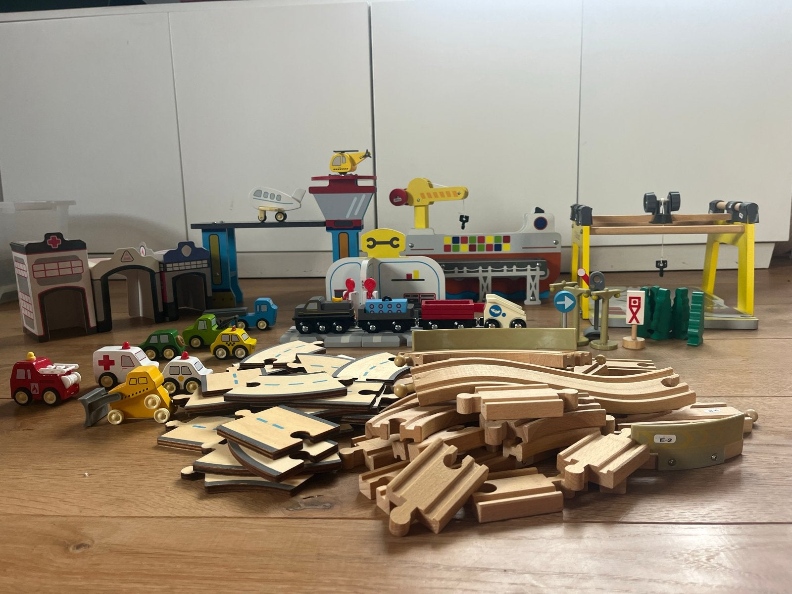Complete set houten treinbaan en voertuigen van kidkraft, Ophalen, Gebruikt, Overige typen