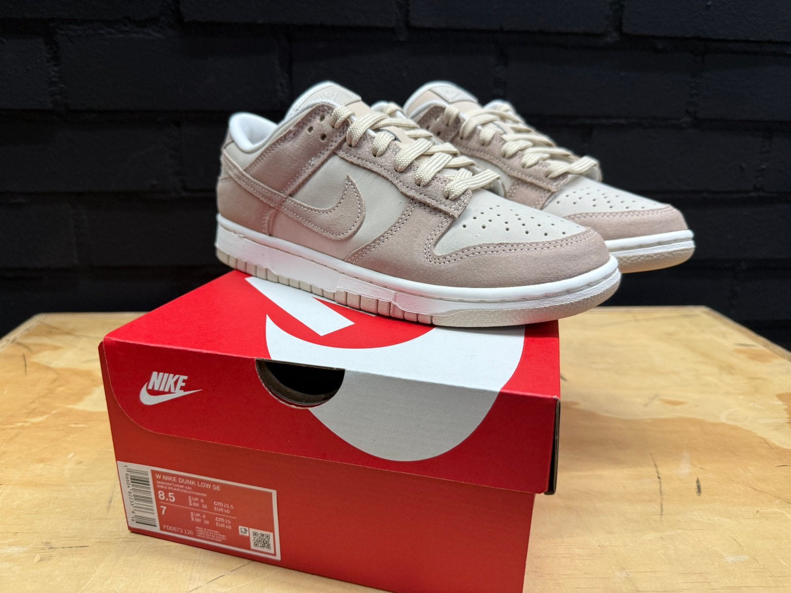 Nike Dunk Low SE Sand Drift (W) 40, Overige kleuren, Nieuw, Ophalen of Verzenden, Sneakers of Gympen