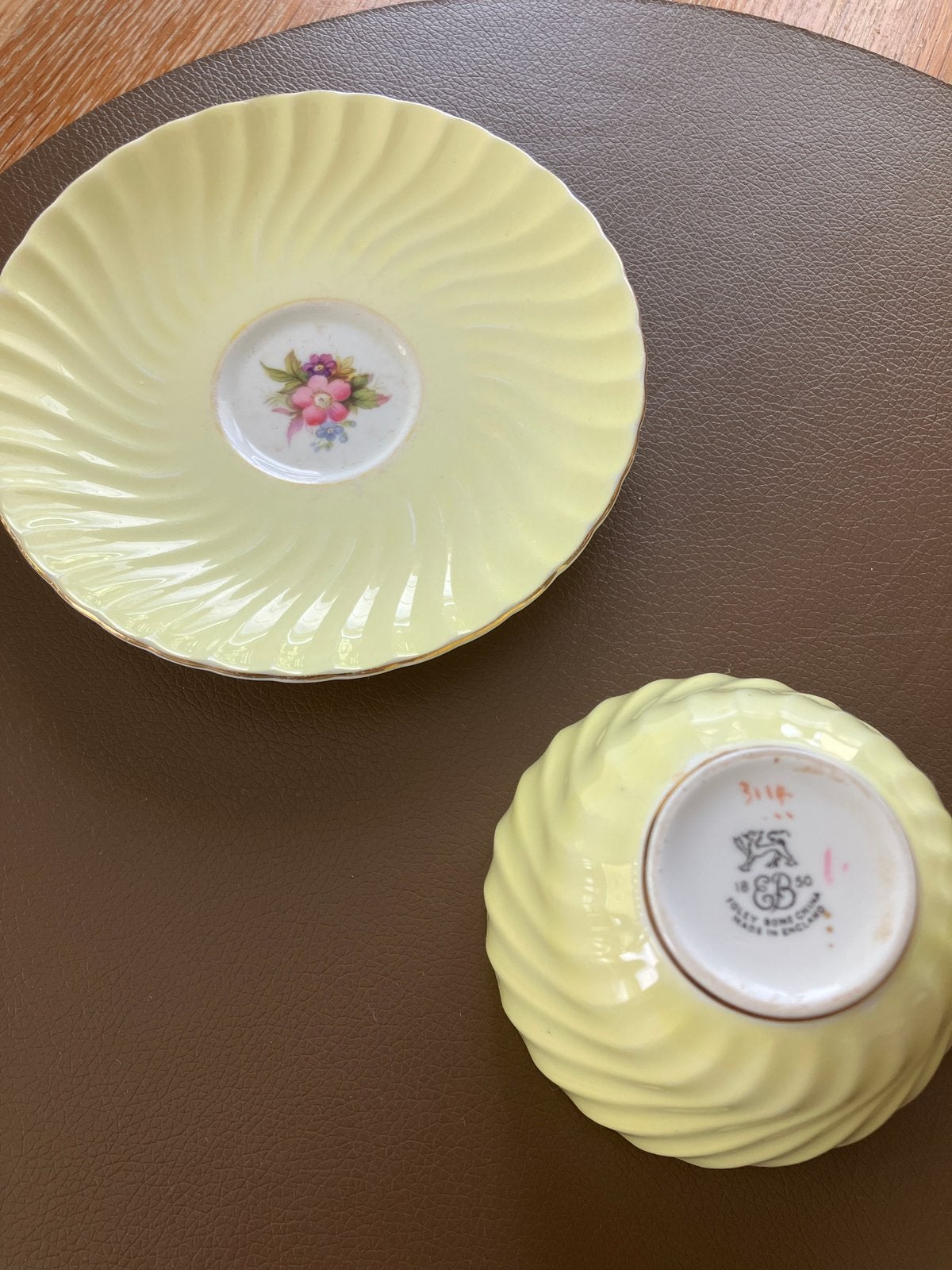 Royal England Bone China, Verzamelen, Porselein, Kristal en Bestek, Ophalen, Zo goed als nieuw, Porselein, Kop en/of schotel